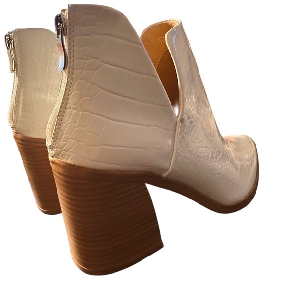 NEW WOMEN’S V-CUT ANKLE BOOT REAR ZIP CHUNKY STACKED HEEL SIZE 9.5 - Picture 6 of 13
